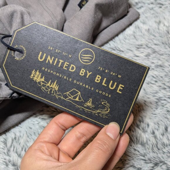 NEW United By Blue Gray TShirt Mountains V-Neck Graphic Tee T-Shirt XS - Picture 4 of 7